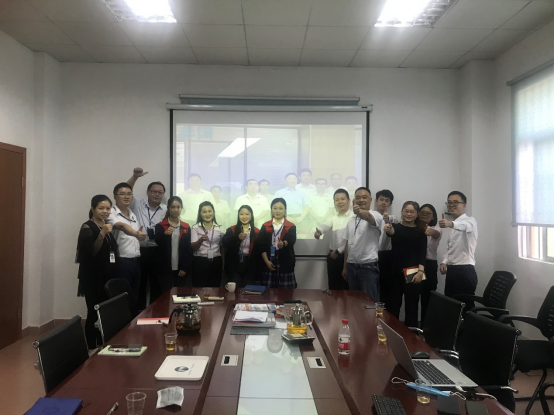 爱游戏ayx·（中国）官方网站-AYX.COM软件与炎墨合影